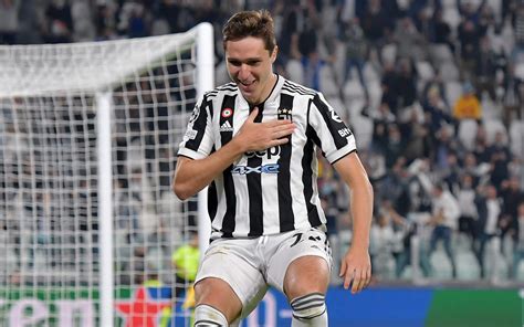 Liverpool sign Federico Chiesa in bargain £10m deal – three .